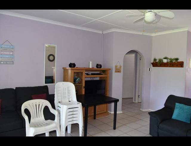 2 BEDROOM TOWNHOUSE FOR SALE IN SCOTTBURGH SOUTH